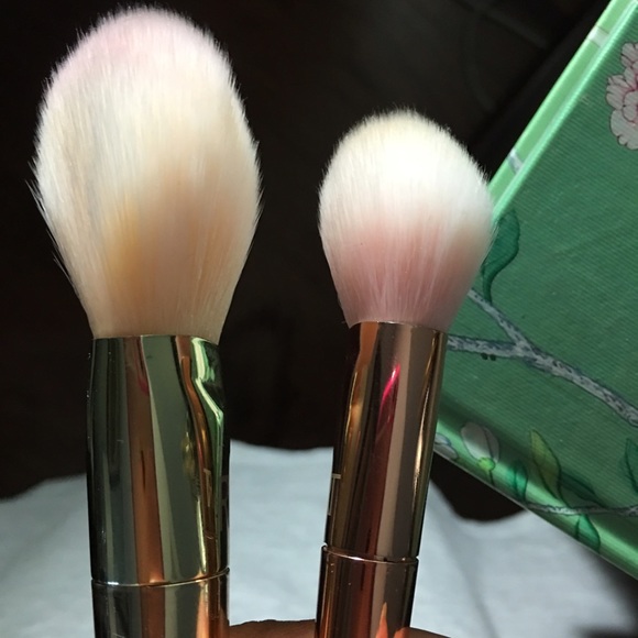 Real techniques brushes.