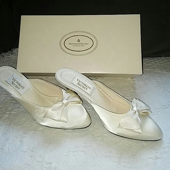 NIB Victoria's Secret Satin Slipper