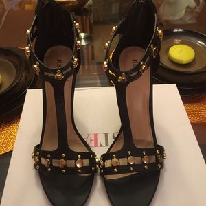 Black and gold open toes wedges