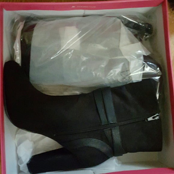 Retail Bootie - Picture 3 of 3