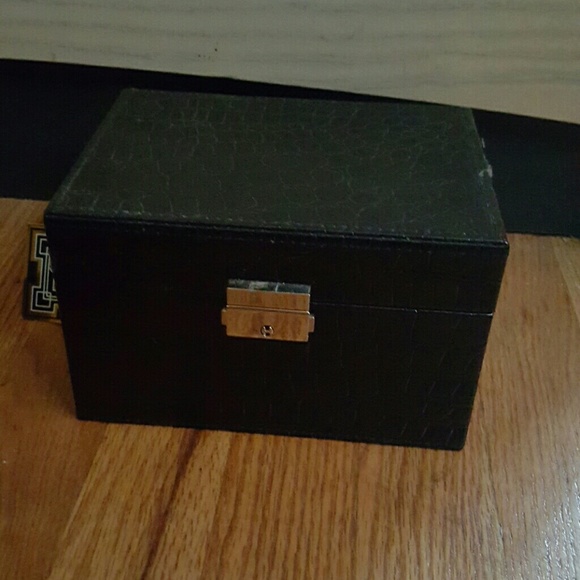 Jewelry Box - Picture 1 of 3