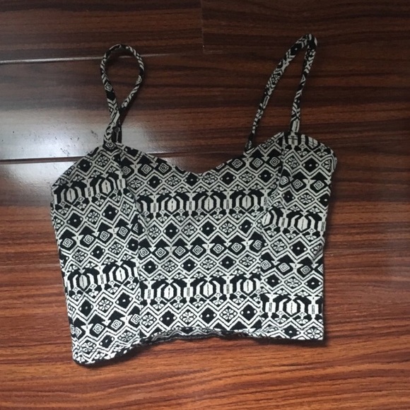 Pattern Hollister crop top