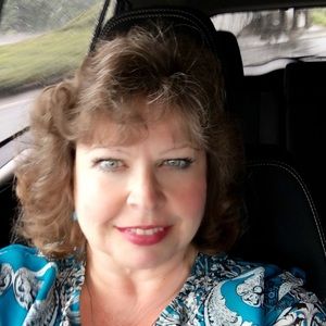 Meet your Posher, Elaine