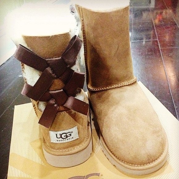 Chestnut uggs with bow worn only 2 times