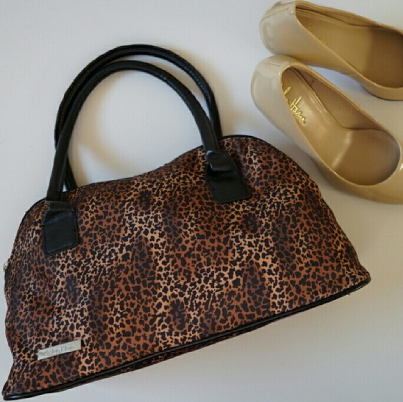 Final sale! Calvin Klein purse like new!