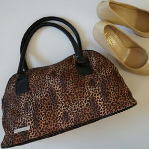 Final sale! Calvin Klein purse like new!