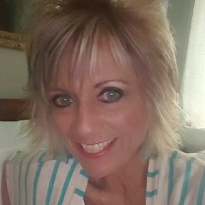 Meet your Posher, Debra