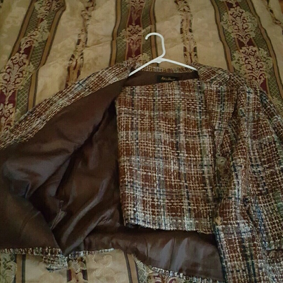 Clothing - Picture 2 of 4