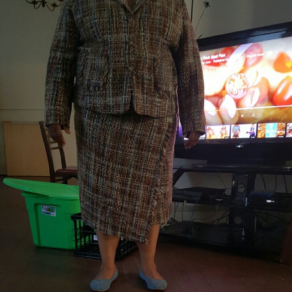 Clothing - Picture 3 of 4