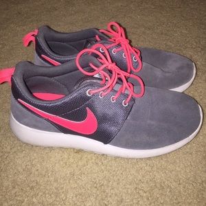 Gray Nike Roshes