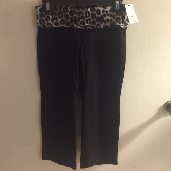 Express Cheetah Cropped Yoga Pants
