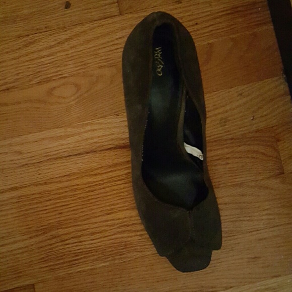 Heels - Picture 2 of 2
