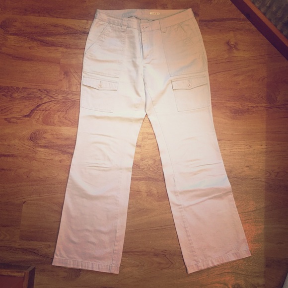 Versatile light grey pant
