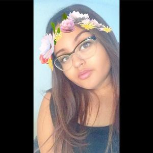 Meet your Posher, Adelis