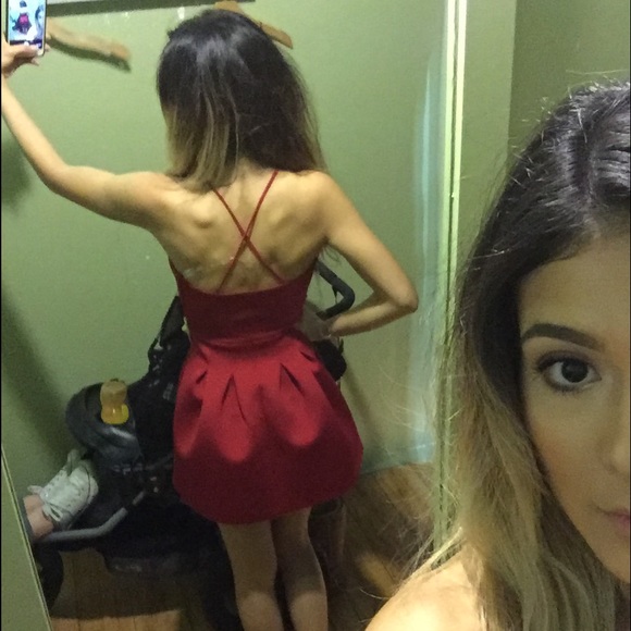 Red dress with an open back - Picture 2 of 3