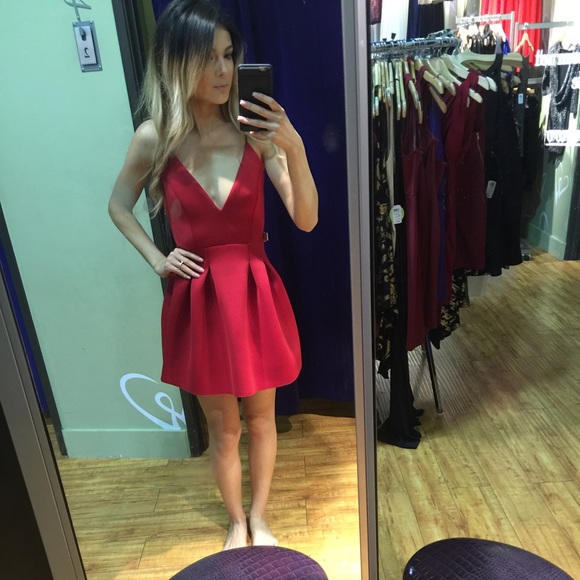 Red dress with an open back - Picture 3 of 3