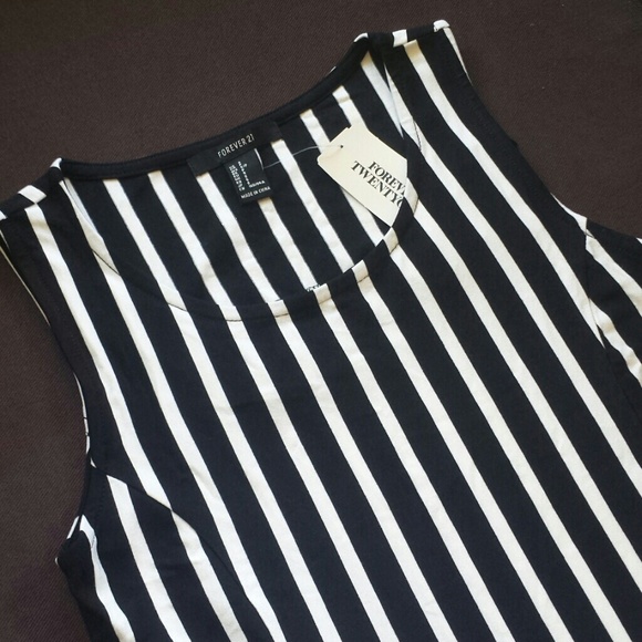 XSOLDX Black&white Vertical striped mini dress - Picture 2 of 3