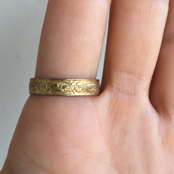 Ring - Picture 3 of 4