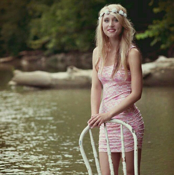 Meet your Posher, Alora - Picture 3 of 4