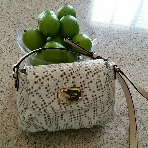 ***Sold*** Michael Kors jet set
