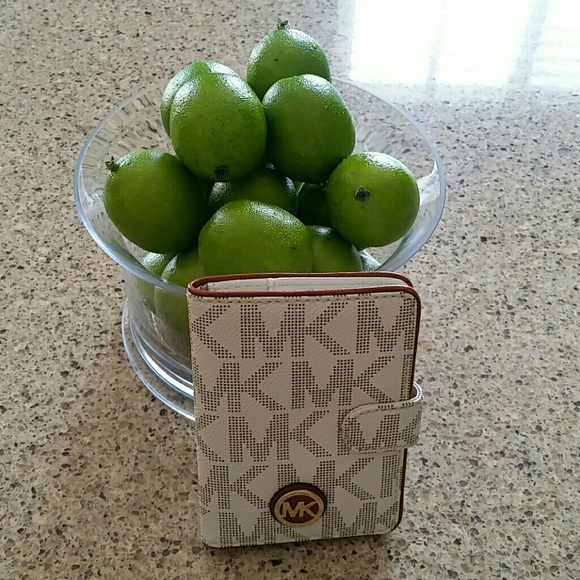 ***Sold*** Micheal Kors wallet