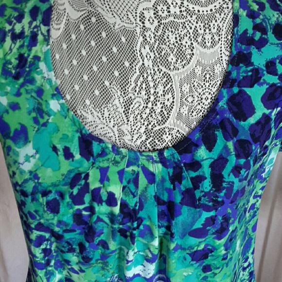 Short sleeve top - Picture 2 of 3