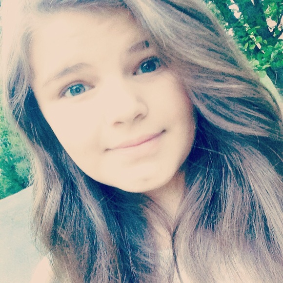 Meet your Posher, Hailey - Picture 1 of 1