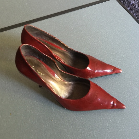 Red pointed two heels