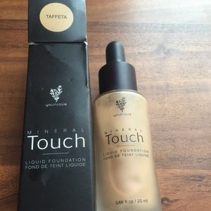 Younique Liquid Foundation in Taffeta