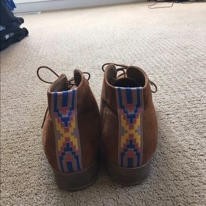 cute brown suede booties!