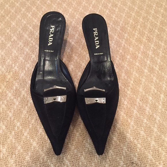 🎉❤Authentic PRADA Suede Kitten Heels