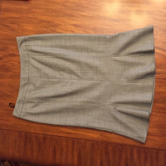 Gray Banana Republic trumpet skirt