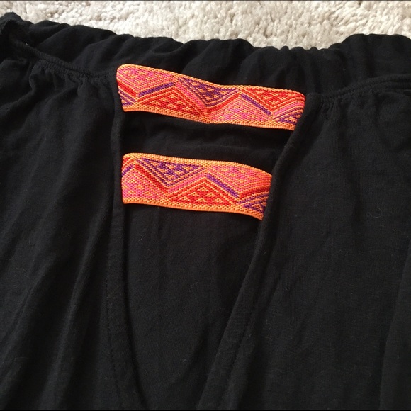 Strapless Back Cut Out Aztec Ruffle Crop Top - Picture 3 of 3
