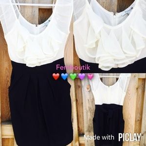 Above knee length dress with pockets! Super cute .