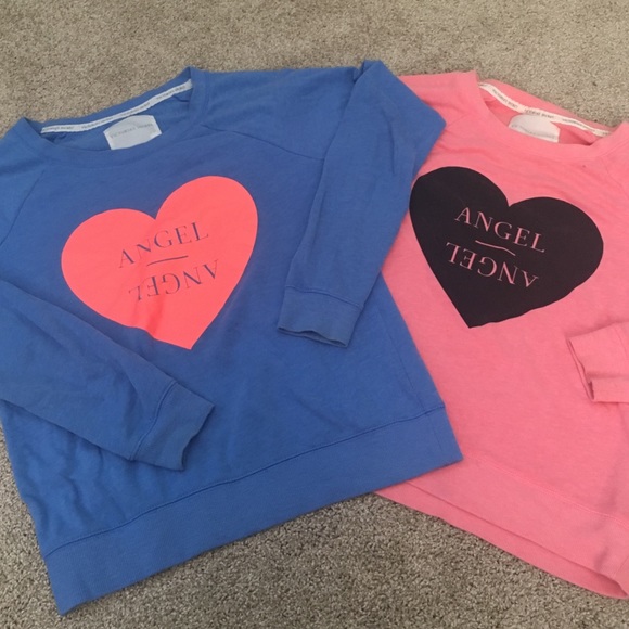 2 crew neck VS sweaters one blue one pink! - Picture 1 of 3