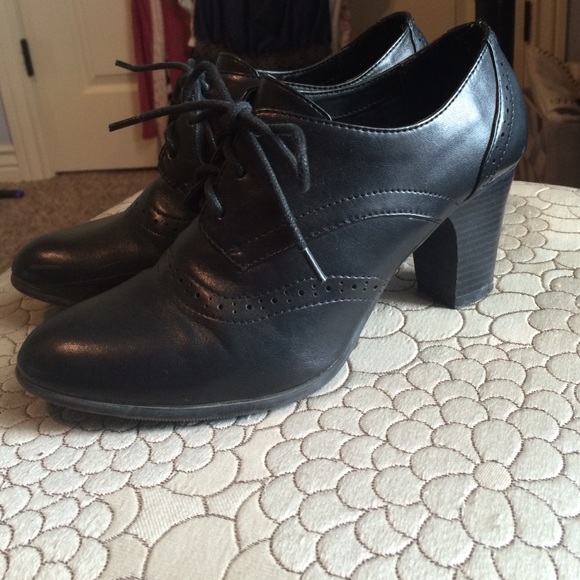 Black Oxford style ankle boots - Picture 2 of 3