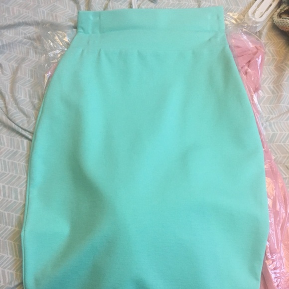 Turquoise Stretch Pencil skirt - Picture 3 of 3