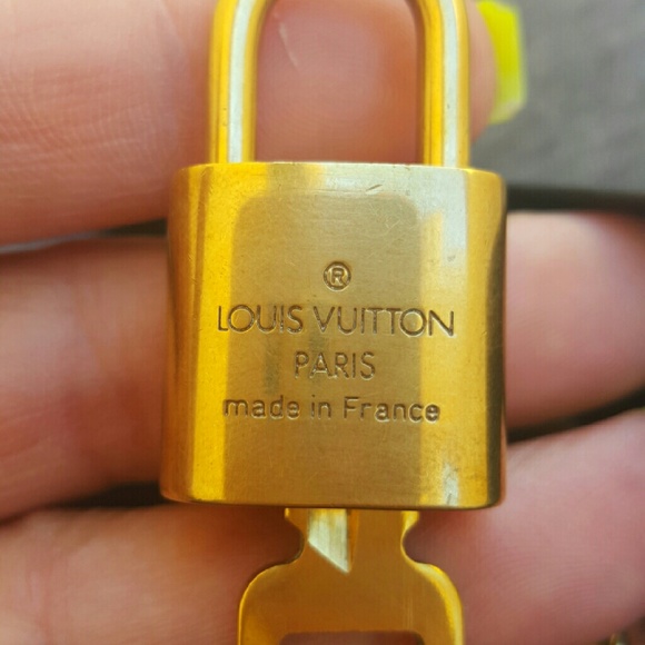 "FIRM PRICE "Louis vuitton 1 lock one key #310 - Picture 2 of 4