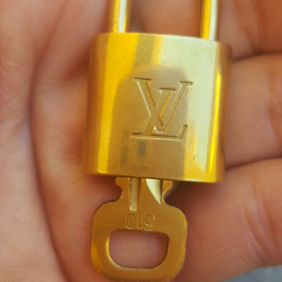"FIRM PRICE "Louis vuitton 1 lock one key #310 - Picture 3 of 4