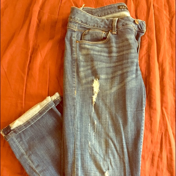 Distressed boyfriend fit jean size 27