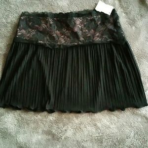 NWT BACK STAGE Black & Pink Lacy Pleated Mini Skater Skirt SIZE LARGE