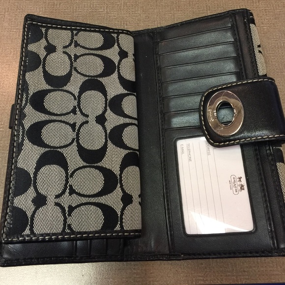 coach wallet - Picture 2 of 4