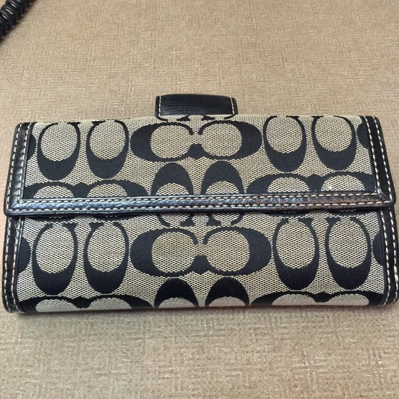 coach wallet - Picture 3 of 4