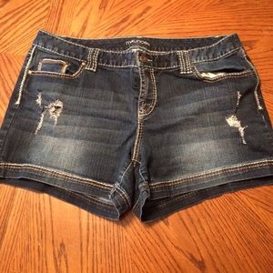 Maurices denim shorts, size 20