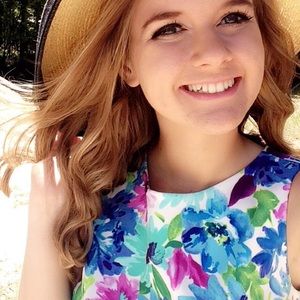 Meet your Posher, Danielle