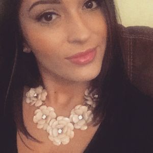 Meet your Posher, Claudia