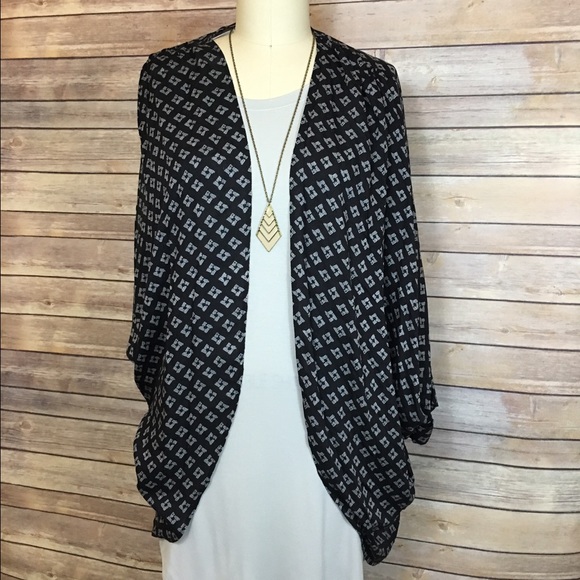 Kimono wrap with print.