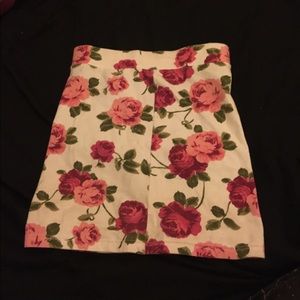Short spring pencil skirt 🌻🌸