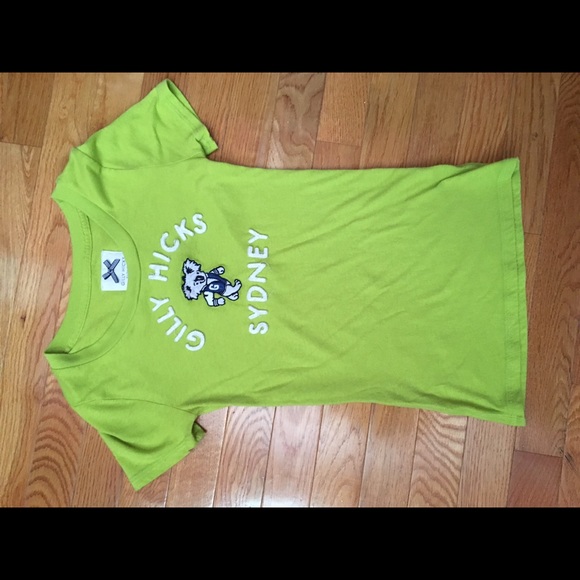 green Gilly Hicks graphic tee