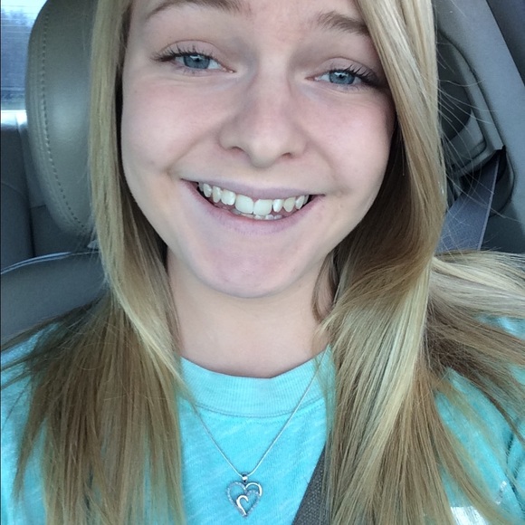 Meet your Posher, Emily - Picture 1 of 1